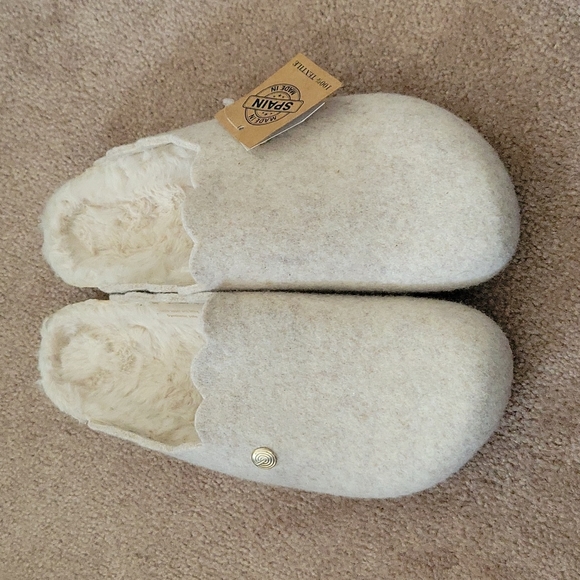 Genuins Shoes - Genuins Slip On Faux Fur Clog